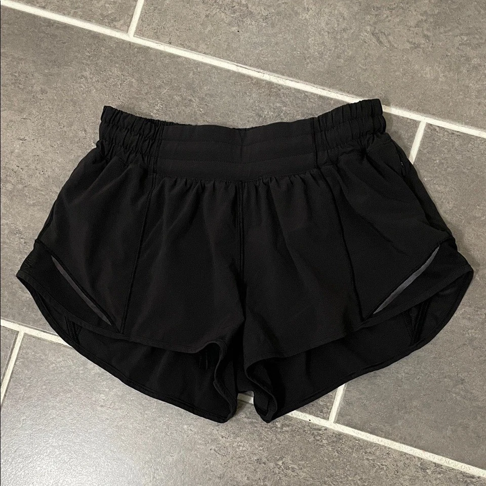 Lululemon Hotty Hot Short II *2.5" size 4Black - image 2 of 4