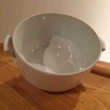 Apilco France Classic Whiteware 1 qt Round Open Casserole Handled Baker ~ EUC