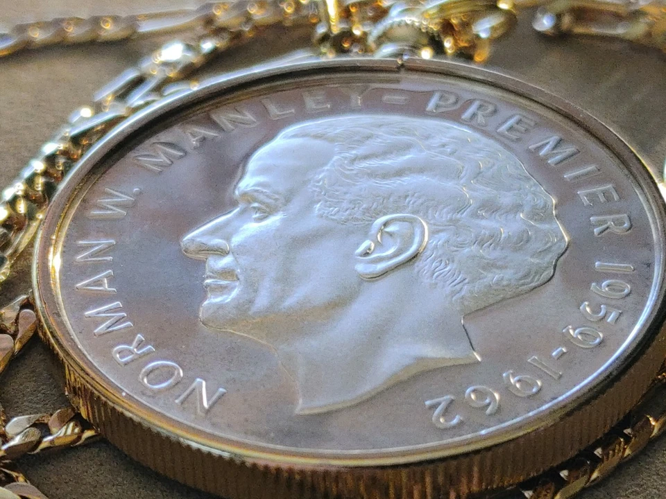 Colgante de dólar de plata Caribe 1980 Jamaica en una cadena llena de oro de 24" 18 kgf Foto 4 de 4