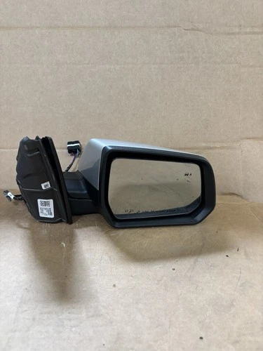 2017-2019 GMC Acadia RH Passenger Side Mirror OEM W/blind W/Turn OEM 84584082
