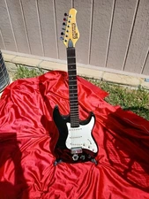 Optek Fretlight Guitar FG-200 Series Black Strat Plus Extras