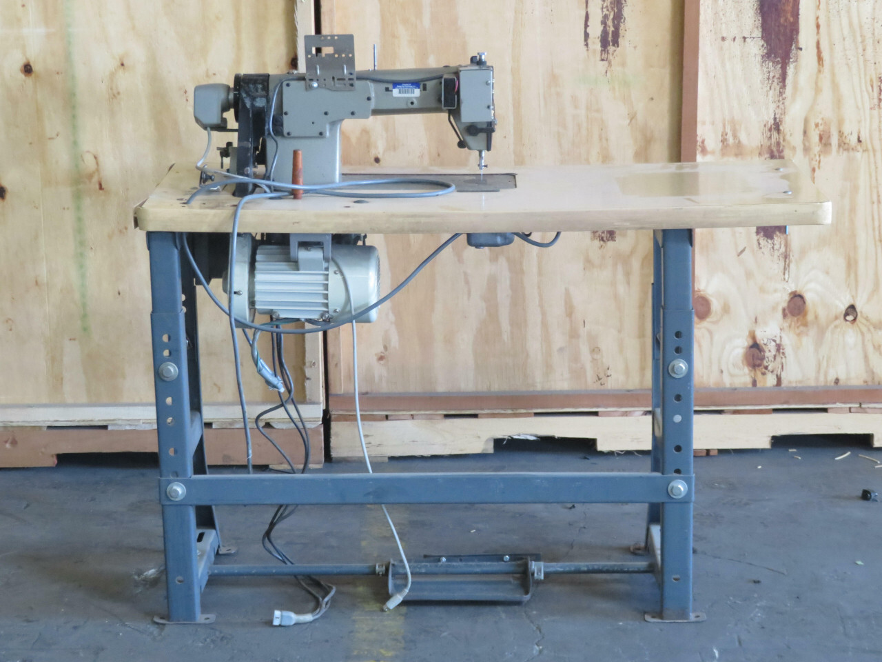 Juki DDL5554 Industrial Sewing Machine Table and Servo Motor VP3443