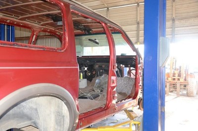 00-05 EXCURSION 6.8L Passenger Right Side Rocker and Post Cut Assembly 