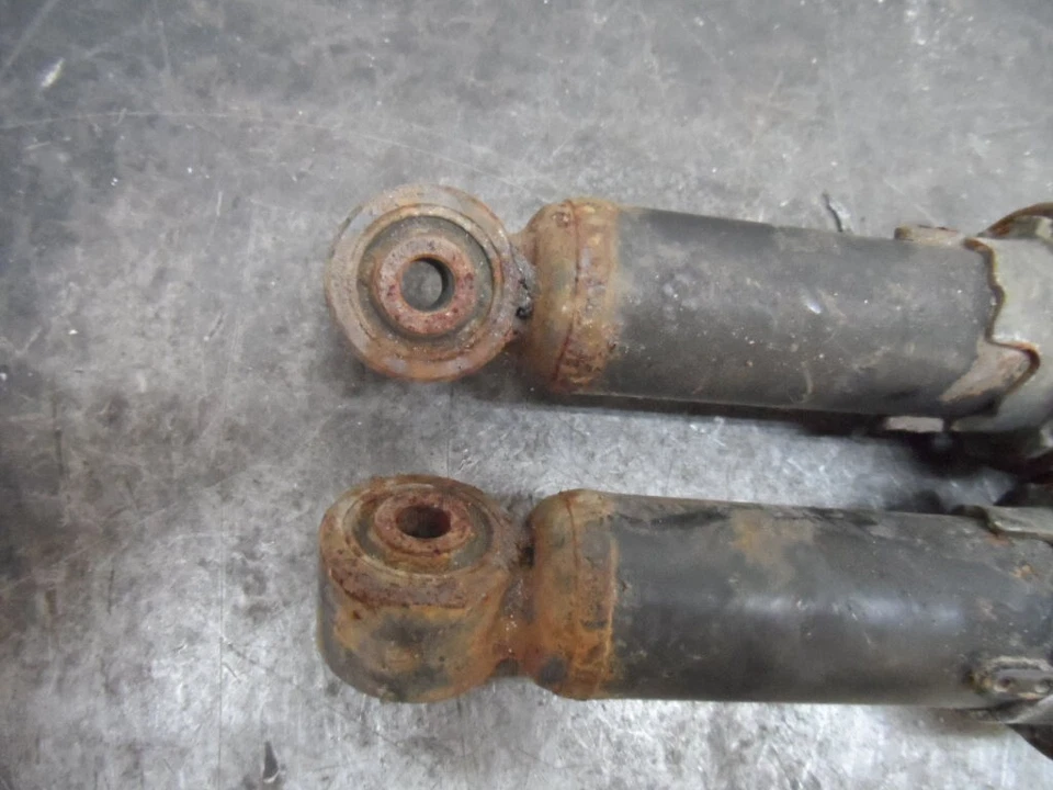 Amortiguadores delanteros Suzuki Vinson 500 2004-2007 52100-03G50-019 usados F-3 Foto 2 de 3