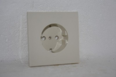 Jung LS 990 Steckdose Blende (990-306) 70x70 mm in cremeweiß