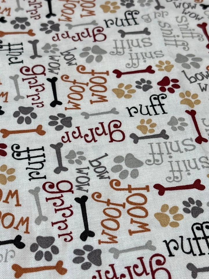 Tecido de algodão com tema de cachorro 17"x 44" com estampas de pata e padrão de ossos para costura - Imagem 3 de 4