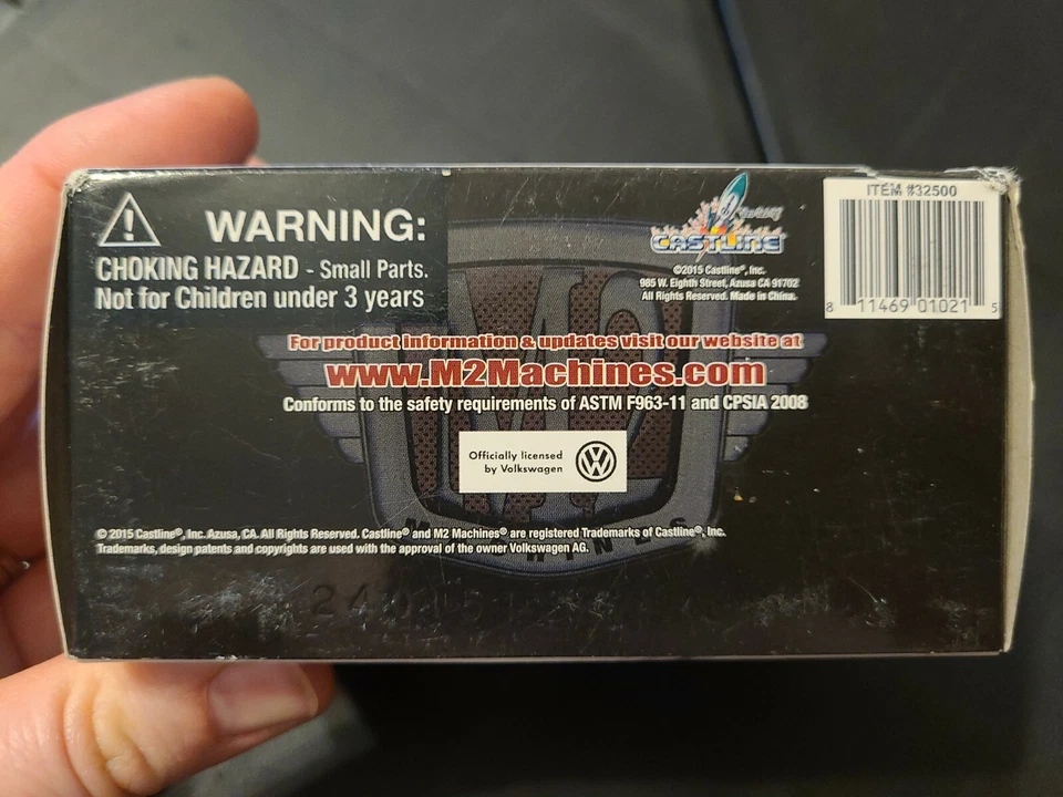 M2 Auto Thentics 1960 VW Microbus Deluxe European Model R01 (L7) - Image 3 of 3