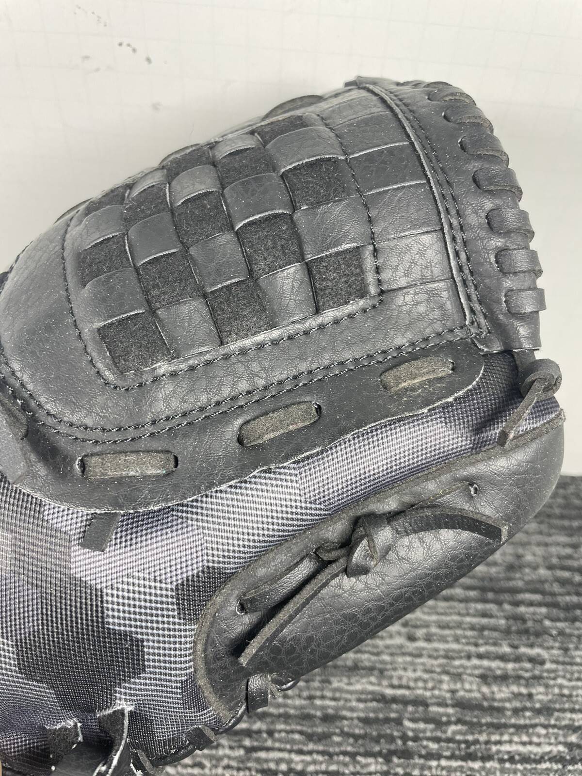 Adidas Black Camo RHT Easy Close 10.5" TS1050DCB Little League Glove eBay