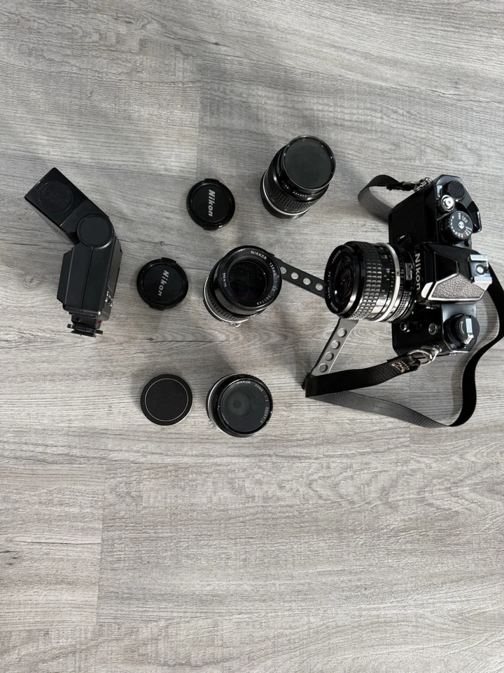 Nikon FM 35mm SLR Camera Kit Nikkor 28mm, 50mm & 135mm Lenses Flash Vintage Bund - Image 3 of 3