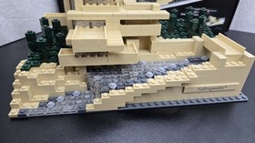 LEGO ARCHITECTURE - FALLINGWATER 21005 COMPLETE WITH ORIGINAL MANUAL AND BOX