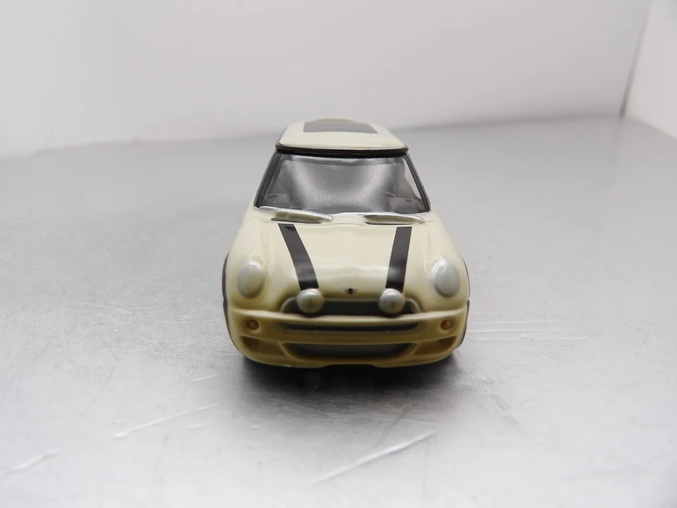 MINI COOPER 2004 JOHNNY LIGHTNING HOLLYWOOD ON WHEELS 1:64 DIE-CAST - Image 3 of 4