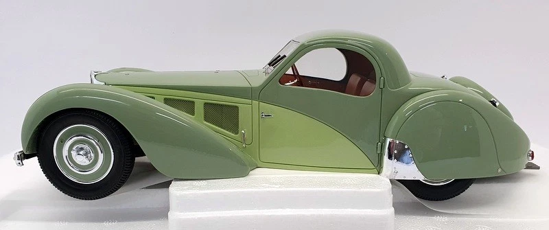 Matrix 1/18 Scale Resin MXL0205-031 - 1973 Bugatti T57SC Atlante Green - Image 2 of 4