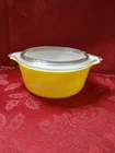 Pyrex Vintage 472-B Butterfly Gold 1.5 Pint Casserole Bowl With Lid