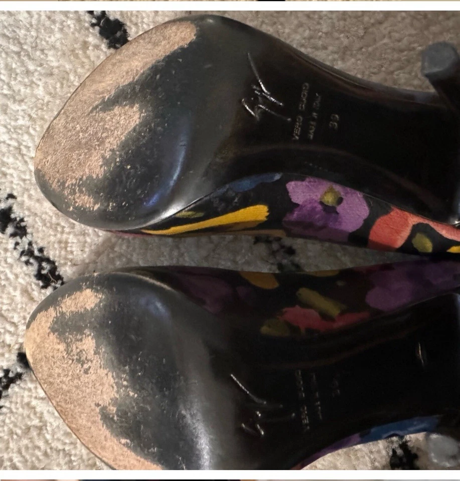 Zapatos de salón para mujer Guiseppe Zanotti de cuero floral Foto 2 de 3