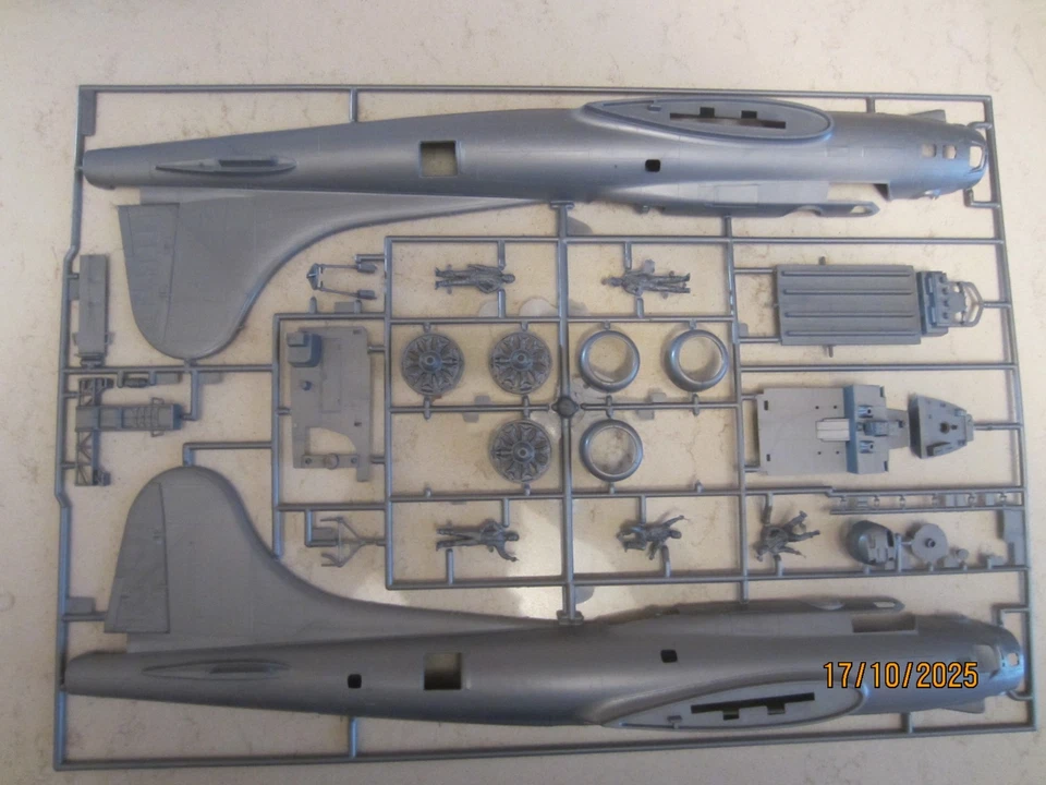 1/48 Revell B-17G Flying Fortress LEGGETE BENE LA DESCRIZIONE - Immagine 4 di 4