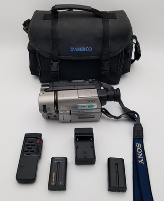 Sony Handycam Vision CCD-TVR615 Nightshot Hi8 Camcorder Batteries/Charger Case