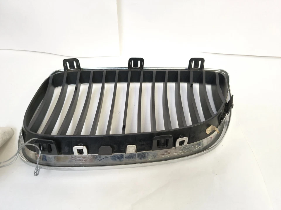 Parrilla de parachoques superior delantera derecha BMW 330CI 2001-2006 51137064318 OEM Foto 4 de 4