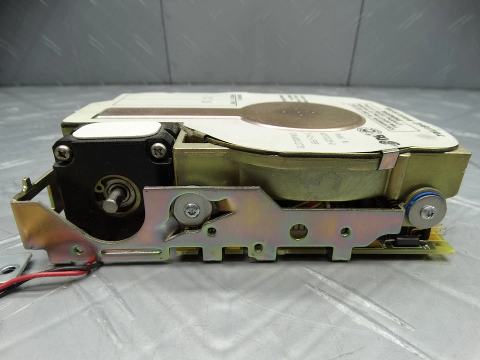 Western Digital 20MB IDE / AT 3.5in Hard Drive Vintage Rare 1989 WD93028-A - Image 4 of 4