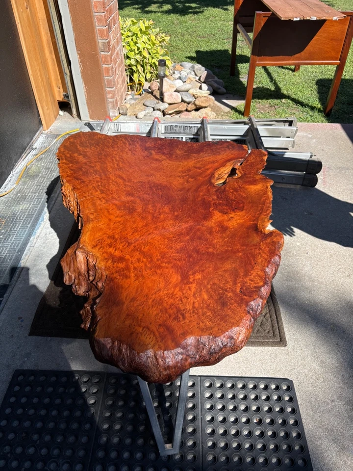 Mesa de centro epoxi Live Edge Redwood Burl  Foto 3 de 4