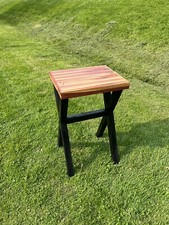 Mesa auxiliar rústica de cedro rojo oriental|Vermont hecha a mano