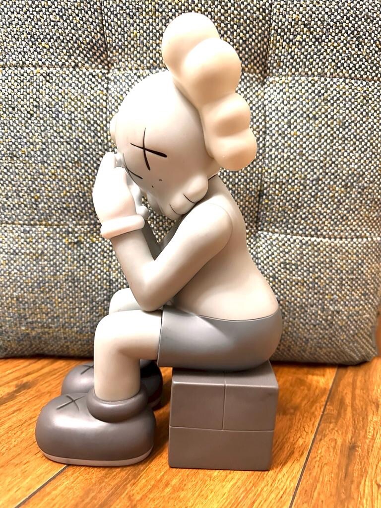 KAWS Passing Through Open Edition Vinyl Figure Grey (Open KAWS Passing Through Open Edition Vinyl Figure Grey (Open