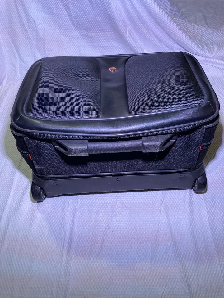 Swiss Wenger Gear Rolling Travel Carry On 17" w/ 15" Laptop Bag Briefcase Bundle - Image 4 of 4