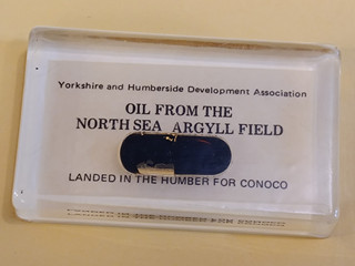 North Sea Vintage Collectible Oil Sample Perspex Conoco Oil Paperweight (2900)
