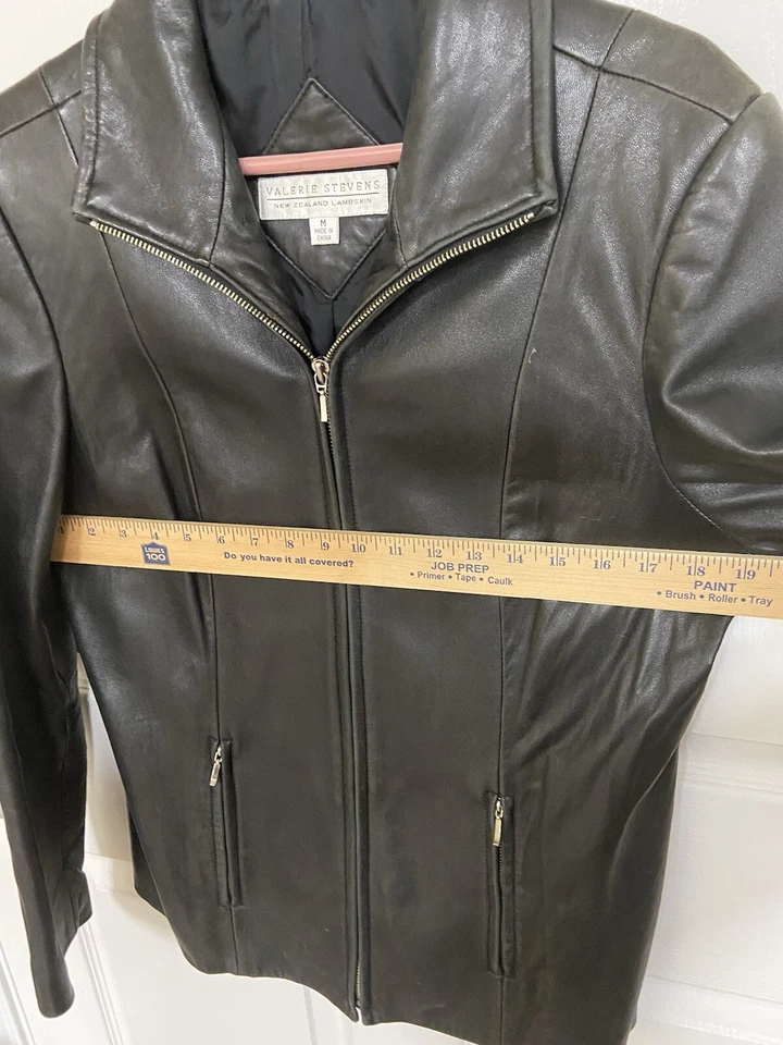 Chaqueta de cuero Valerie Stevens NZ de piel de cordero para mujer mediana negra bolsillos cremallera Foto 4 de 4