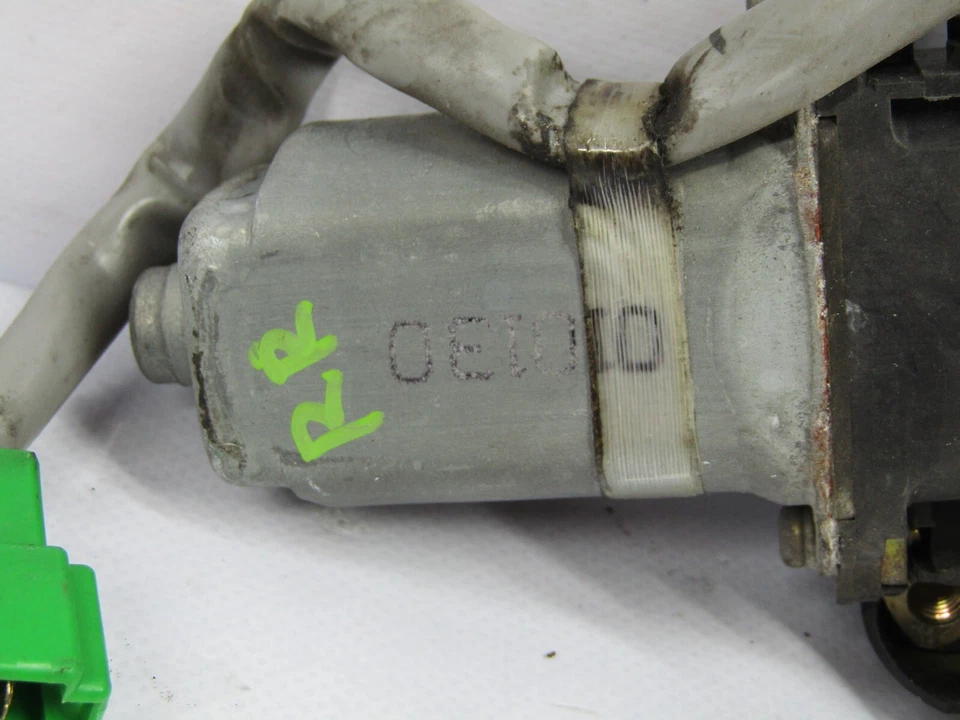 2000-2004 Subaru Impreza Rear Right Passenger Door Power Window Motor OEM - Image 4 of 4