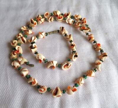 Well Made Necklace+Bracelet Coral Curly Shell + Green Stone Vintage