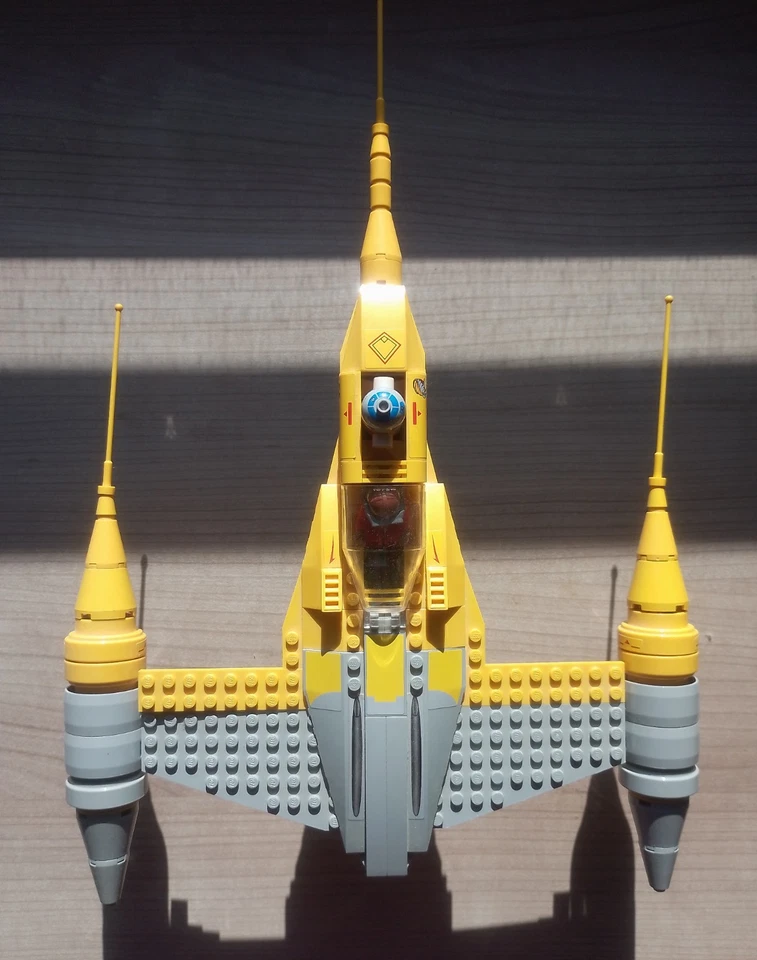 LEGO Star Wars 7877 Naboo Starfighter, foto 2 de 5