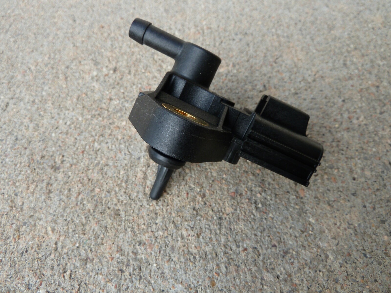 2004-2012 Aston Martin DB9 DBS Rapide Vantage fuel injection pressure sensor