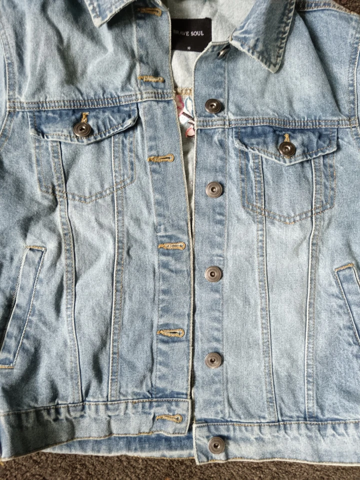 Brave soul denim jacket with a free and fearless embroidedd patch on the back - Image 2 of 4