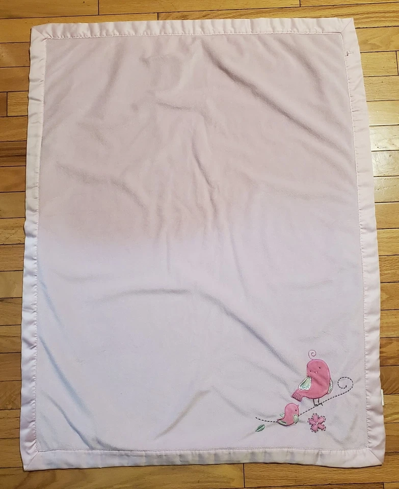 Manta Koala Bebé Rosa Sherpa Satinado Bordada Pájaros Reversible Foto 2 de 4