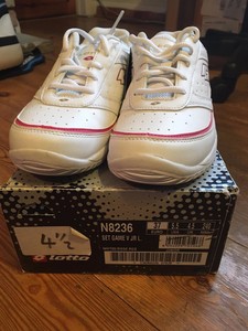 girls white tennis shoes