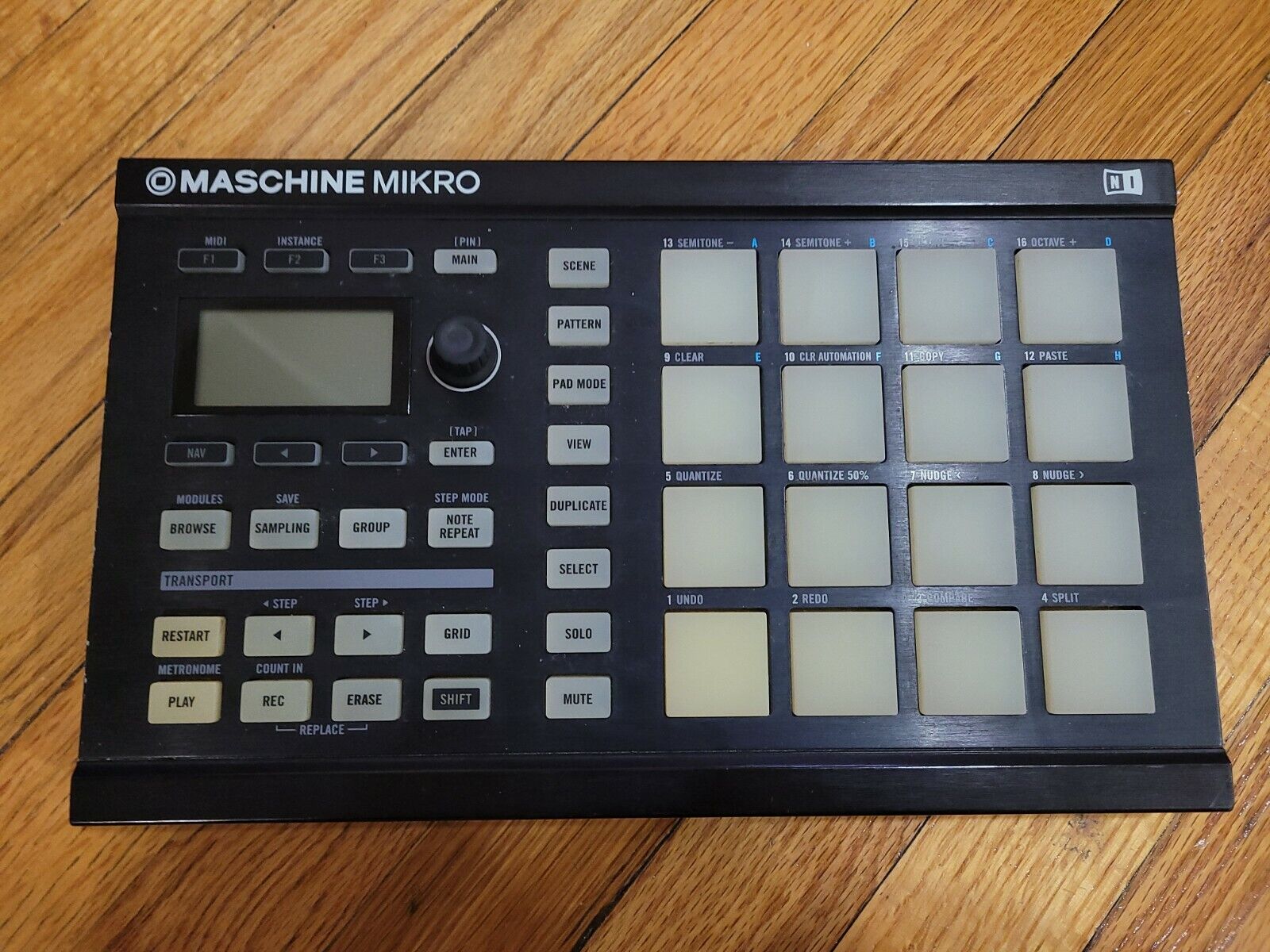 Native Instruments Maschine Mikro Mk1 - Great Condition