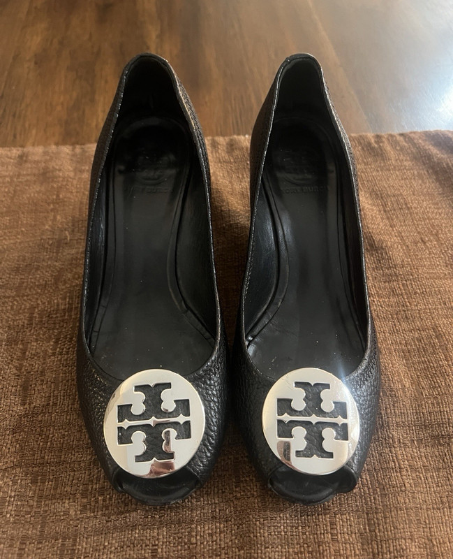 Tory Burch Women’s Black Leather Pump Heels Slip On Round Toe Logo US 7
