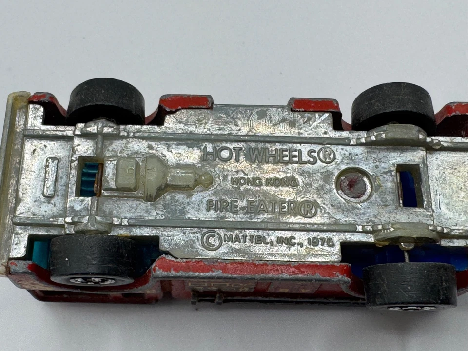 VINTAGE 1976 HOT WHEELS - CAMINHÃO DE BOMBEIROS COMEDOR DE BOMBEIROS MOTOR VERMELHO - Imagem 3 de 4