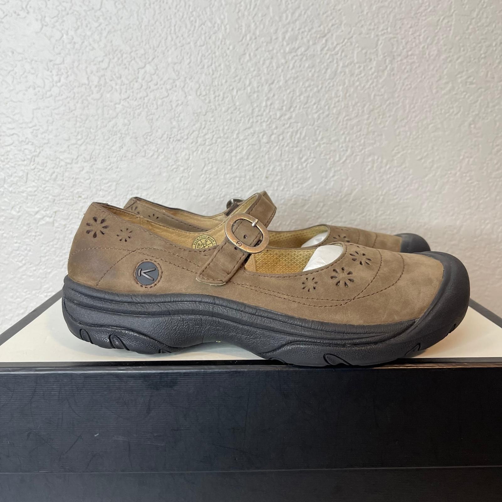 Keen Calistoga taglio floreale Mary Jane marrone cinturino scamosciato donna taglia 9 US