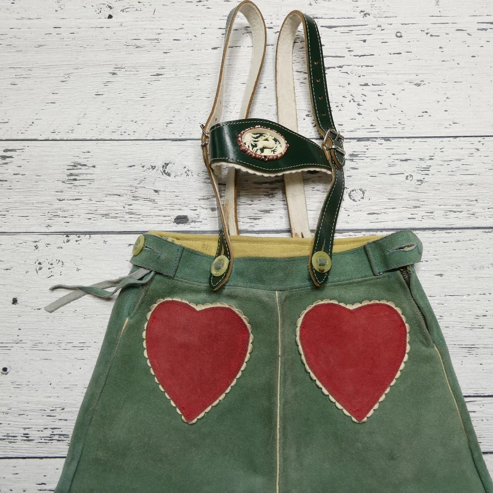 Pantalones Cortos de Cuero Trachten Vintage Niñas 2 Tirantes de Gamuza Verde Parche Corazón Foto 2 de 4