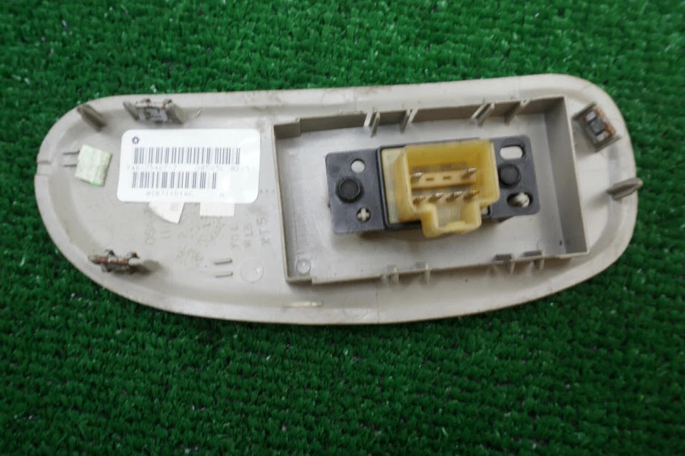 Interruptor de ventana Chrysler Town & Country 2001 02 03 04 05 06 07 OEM 0SB711D1AC Foto 2 de 4