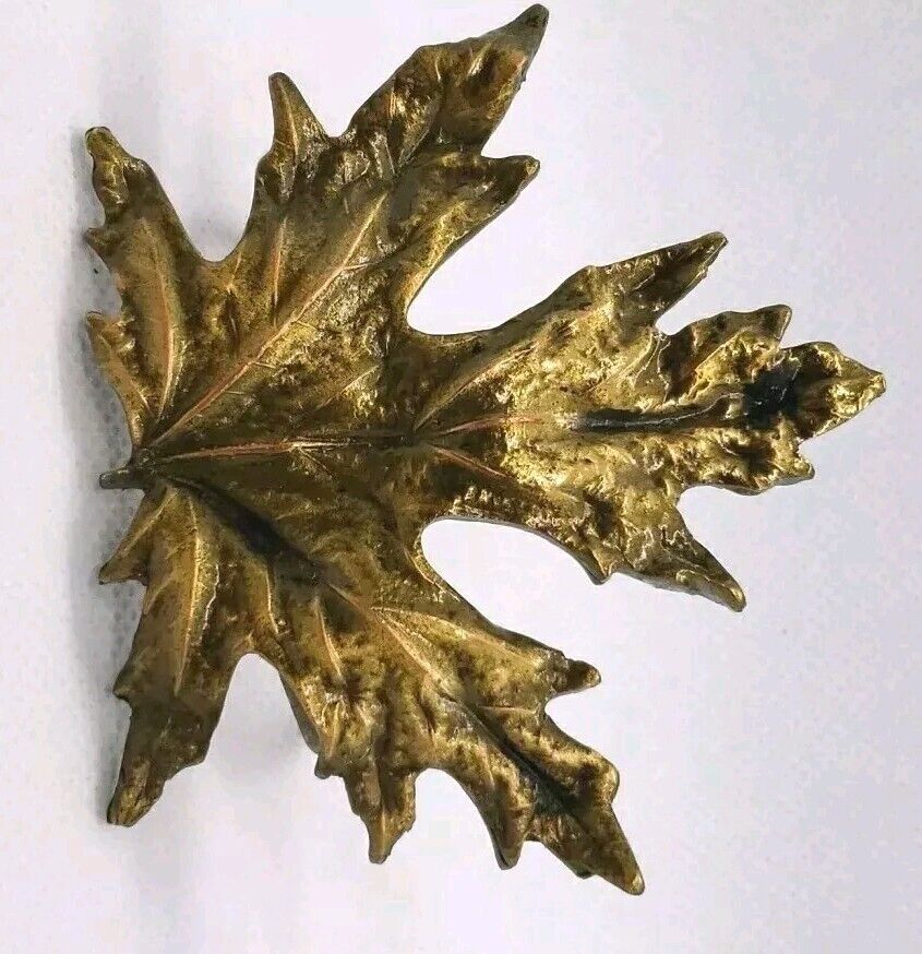 Bergamot Brass Works 1974 Maple Leaf Belt Buckle E-108 2.75 Bergamot Brass Works 1974 Maple Leaf Belt Buckle E-108 2.75