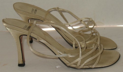 Womens 9M Stuart Weitzman Metallic Gold 