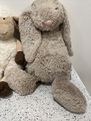 Medium Beige Bashful Bunny Jellycat - Design im Ruhestand. Valentina und ein Schaf - Bild 7 von 16