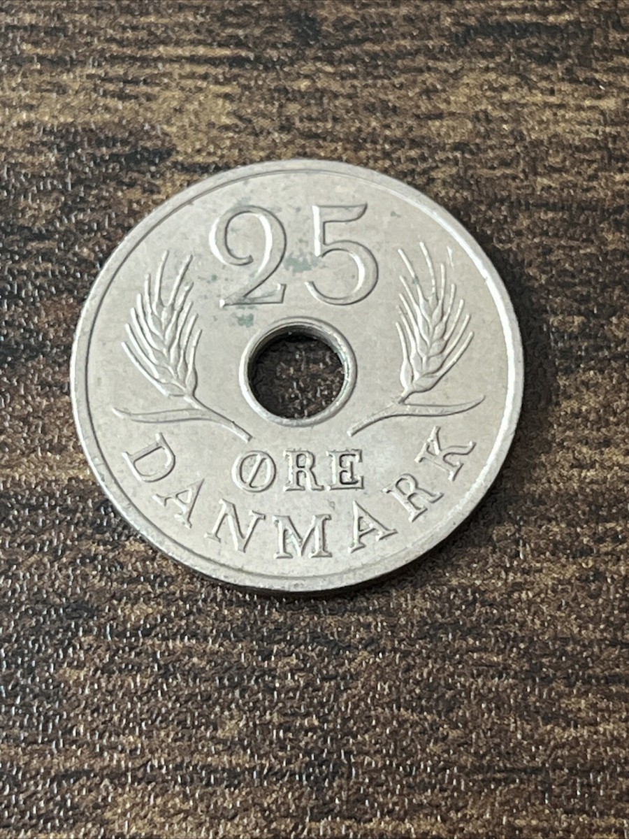 1966 Denmark 25 Ore Copper-Nickel Coin King Frederik IX Center
