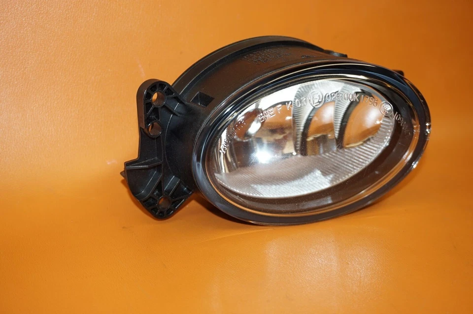 MERCEDES BENZ ML350 FOG LIGHT RIGHT PASSENGER 2006 2007 2008 2009 A169 820 1656 - Image 2 of 4