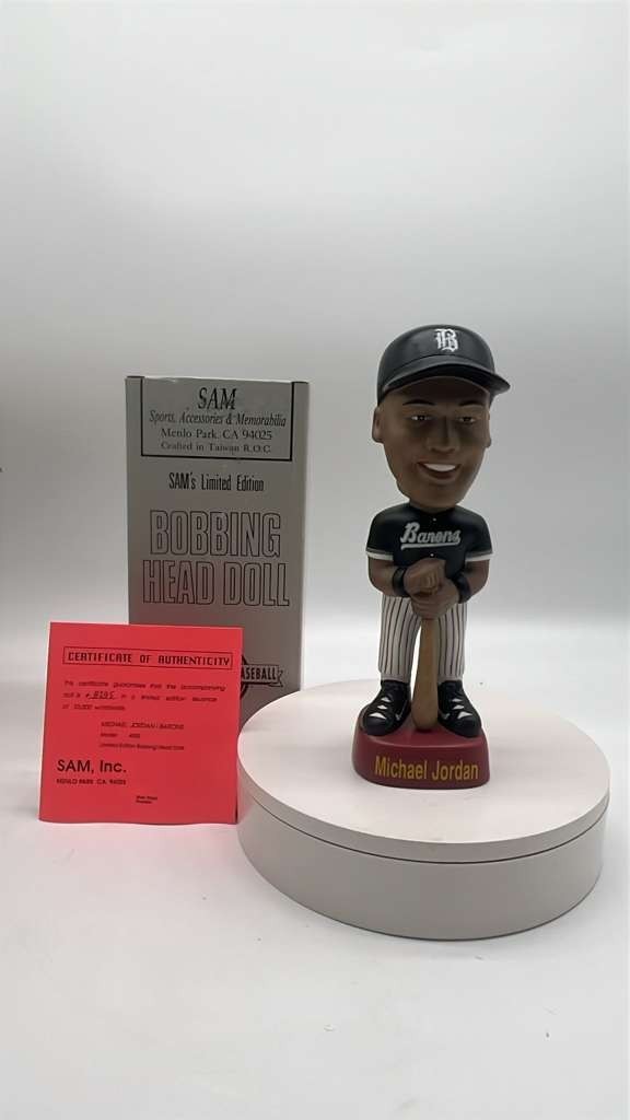 Auction 136 MLB Michael Jordan Limited Edition Bobblehead Bobbing Head NoddlerPROBSTEIN is actively accepting consignments !!