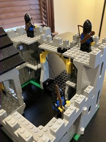 Lego Castle #10039 &ldquo;Black Falcons&rsquo; Fortress&rdquo; (2002), Used, Very Good, Complete