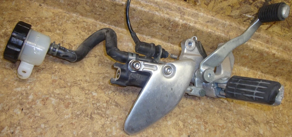 2002 Yamaha YZF600R YZF 600 YZF600 600R alavanca de freio traseira direita pedal mestre - Imagem 2 de 2