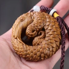 YZ233 - 6 * 6 * 3 CM Green Sandalwood Carving Netsuke: Pangolin
